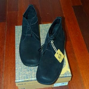 *NIB* Born Hobert Boots